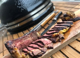 Steak grillen, Monolith Grill, Keramik Grill, Keramikgrill, Grillprofi, gerald Hochgatterer Grillprofi, Grill Catering,